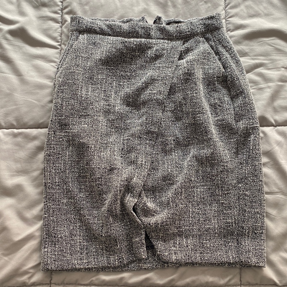 Tweed skirt with pockets